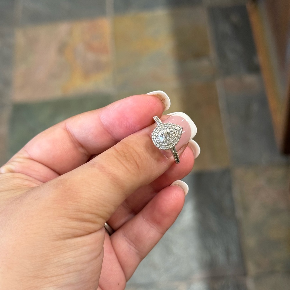 10K White Gold Cluster Engagement Ring Size 7